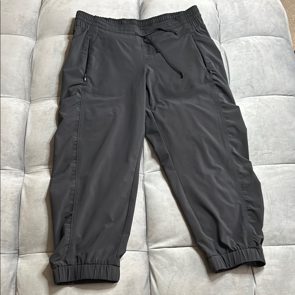 Athleta Women’s Jogger Capris size 2p